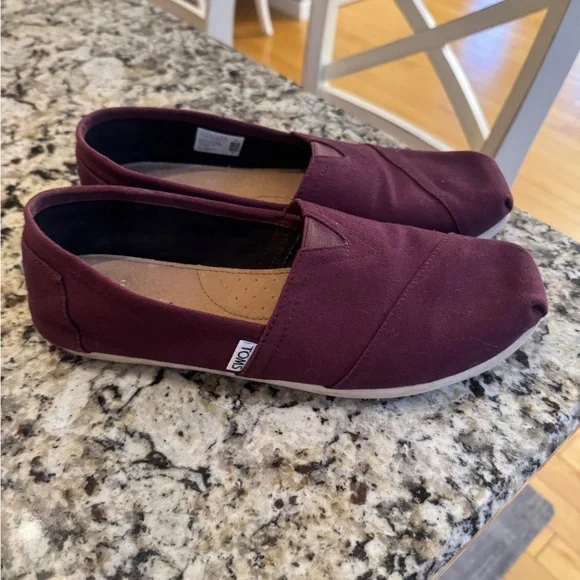 TOMS Burgundy Slip-On Shoes - Picture 4 of 6